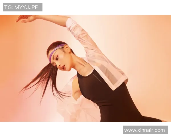 足球明星球场穿搭时尚解析引领潮流的运动风格与个性表达 足球明星球场穿搭时尚解析引领潮流的运动风格与个性表达