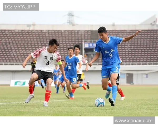 足球战术：武汉足球队的包夹体系